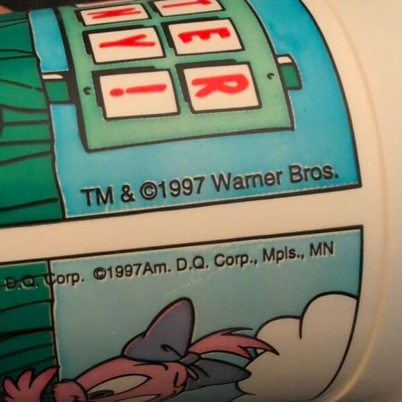 Vintage 90s plastic milk cups lot - Picture 12 of 13